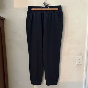 Women’s navy linen joggers.
